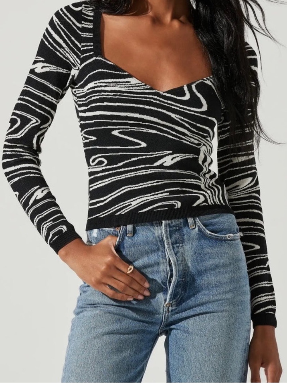 Astr Black/White Swirl Knit Long Sleeve Sweater Top. Size Medium